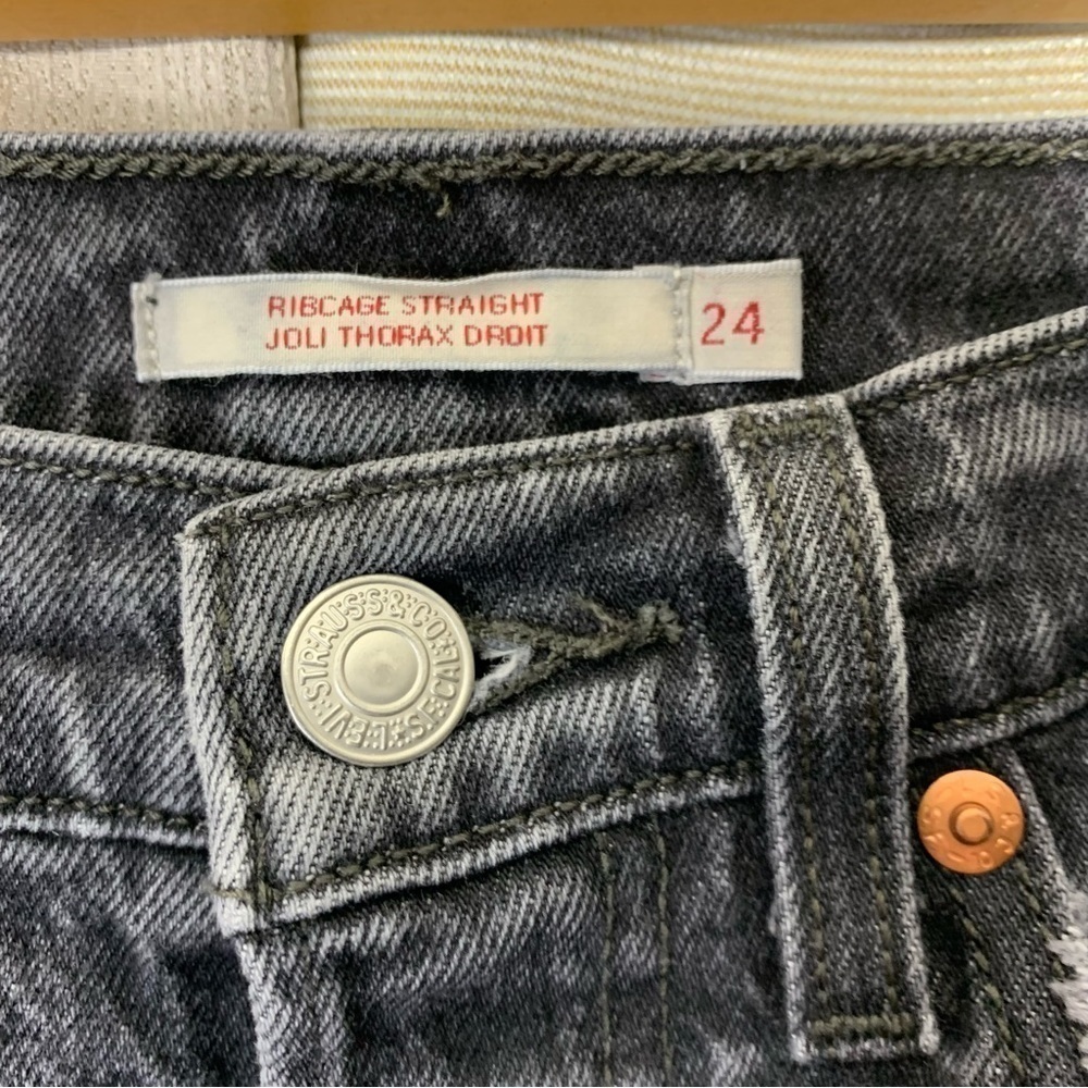 Levis Premium Ribcage Straight Black Worn Jeans Sz 24 Hi Rise Ankle Button Fly - Picture 7 of 14